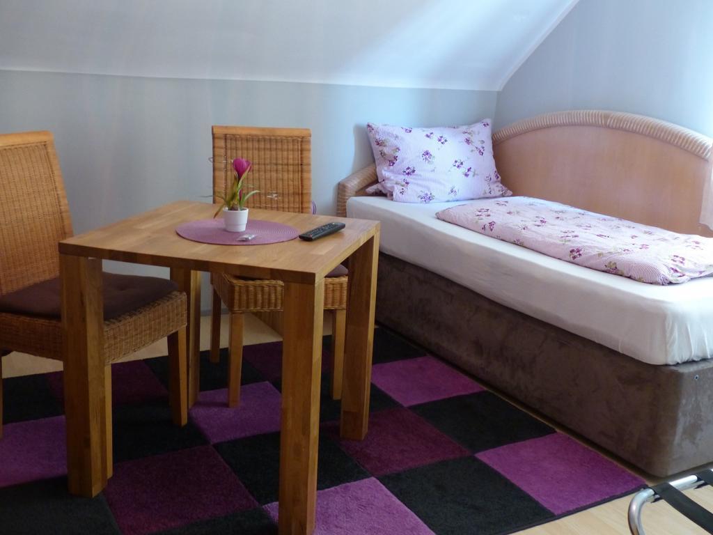 Hotel Haus Der Gastlichkeit à Ratingen Extérieur photo